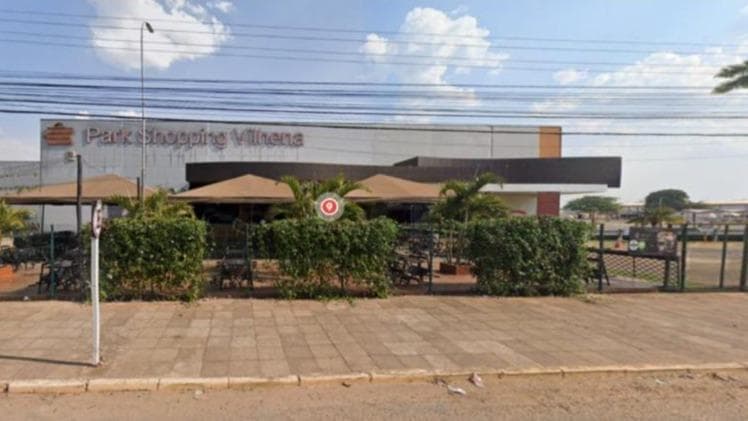 Comercial em leilão em Vilhena - RO, bairro Bela Vista — IMOVEL COMERCIAL - COM DUAS CONSTRUÇÕES, LOCALIZADO NA AV SABINO BEZERRA DE QUEIROZ, VILHENA/RO. AS CONSTRUÇÕES FAZEM PARTE DO PARK SHOPPING VILHENA, COM ÁREA TOTAL DO TERRENO DE 17.441,20 M².