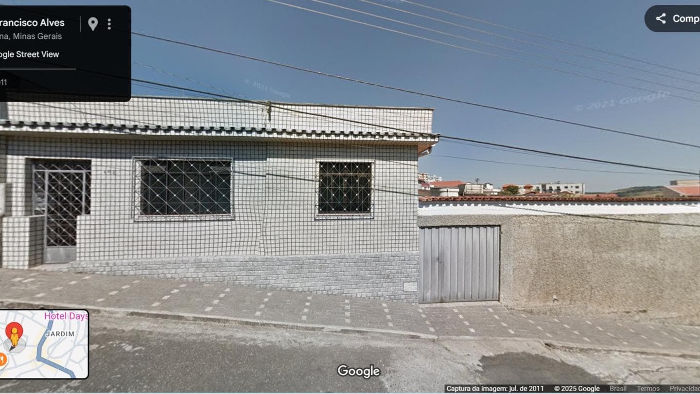 Casa em leilão em Barbacena - MG, bairro São Geraldo — Um dezoito avos (1/18) de uma casa residencial com oito cômodos em bom estado de conservação, situada à Rua Francisco Alves, 176, no Bairro São Geraldo,