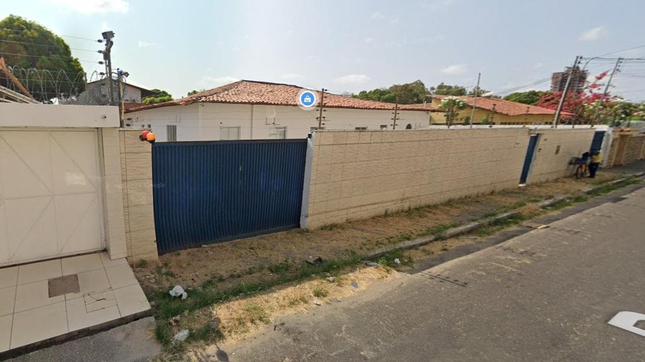 Foto 2 de 4: Casa em leilão em Teresina - PI, bairro Noivos — CASA COM ÁREA CONSTRUÍDA DE 270,00M2 EM CENTRO DE TERRENO DE 750,00M², SITUADA NO BAIRRO NOIVOS, TERESINA / PI