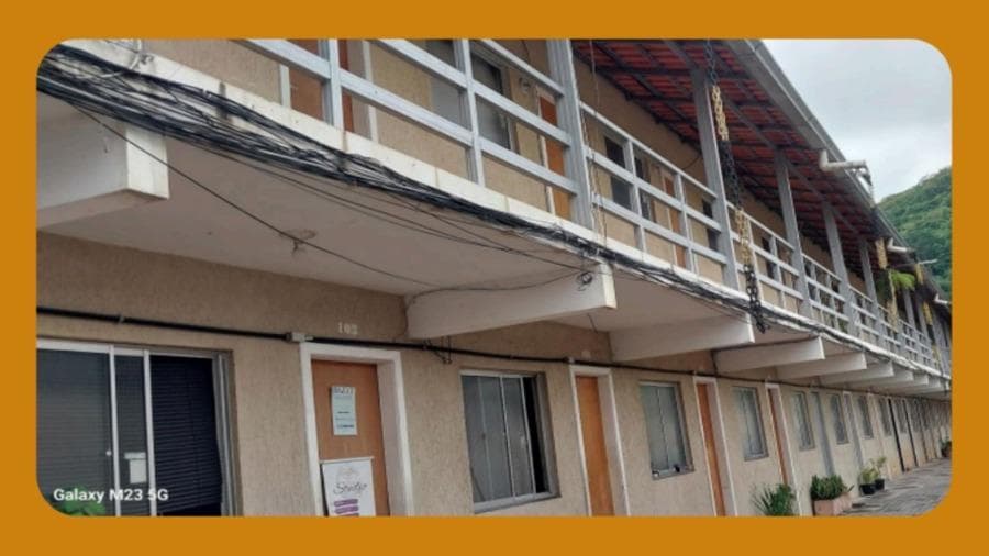 Foto 1 de 2: Apartamento em leilão em Rio De Janeiro - RJ, bairro Jacarepaguá — PRÉDIO DE DOIS PAVIMENTOS DIVIDIDOS EM 40 UNIDADES RESIDENCIAIS, LOCALIZADO NA ESTRADA DO RIO PEQUENO, 104, JACAREPAGUA, RIO DE JANEIRO/RJ. CADA APARTAMENTO TEM 20,00 M². __