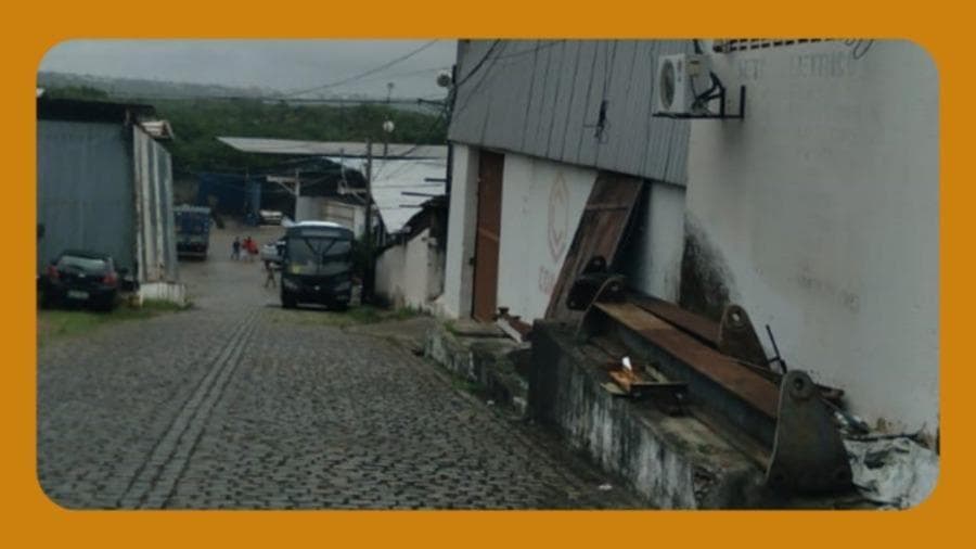 Foto 1 de 2: Comercial em leilão em Natal - RN, bairro Nordeste — IMÓVEL COMERCIAL, À RUA ARARAÍ, 344, CONJUNTO RESIDENCIAL BOA VISTA, NORDESTE, NATAL/RN. MEDINDO 1.725,00M² __