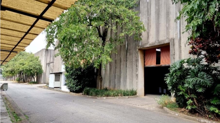 Foto 2 de 3: Comercial em leilão em Guarulhos - SP, bairro Cumbica — Imóvel Industrial, A.T.: 100.000m², Margens da Rod. Pres. Dutra, Guarulhos/SP