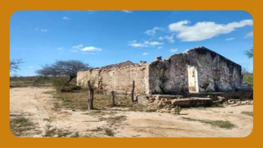 Foto 2 de 3: Area Rural em leilão em Araripina - PE — GLEBA DE TERRAS, COM A ÁREA REMANESCENTE DE 239.546,21 M², LOCALIZADA NO SÍTIO BATINGA, S/N, ZONA RURAL, ARARIPÍNA/PE. CONTÉM  UMA CASA EM RUINAS E UMA CISTERNA DE CONCRETO..