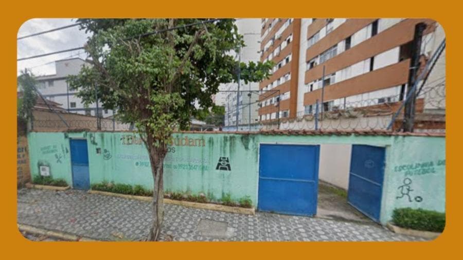 Foto 1 de 2: Comercial em leilão em Santos - SP — IMOVEL NA RUA COMENDADOR MARTINS, 382, SANTOS/SP. ATUALMENTE FUNCIONA COMO UM CENTRO DE ATIVIDADES E ESPAÇO DE CONVIVÊNCIA, COM 177,41M² DE CONSTRUÇÃO, EM DOIS TERRENOS MEDEM 6,60M DE FRENTE POR 50,00M DE FRENTE AOS FUNDOS CADA UM.