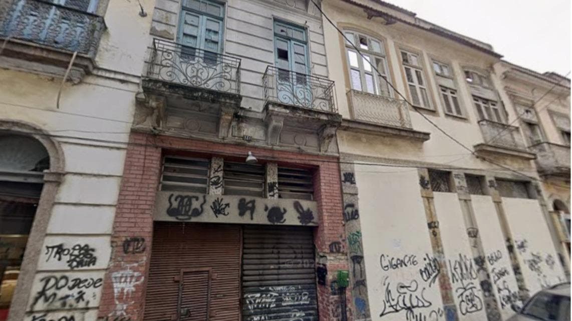 Comercial em leilão em Rio De Janeiro - RJ, bairro Centro — RUA DOS ANDRADAS 141, - ANTIGO 93 - E TERRENO, ST