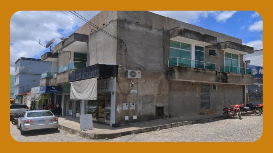 Foto 1 de 2: Casa em leilão em Águas Formosas - MG, bairro Centro — CASA E PONTO COMERCIAL, NA RUA JOSE QUARESMA DA COSTA, 182, CENTRO, ÁGUAS FORMOSAS/MG.
