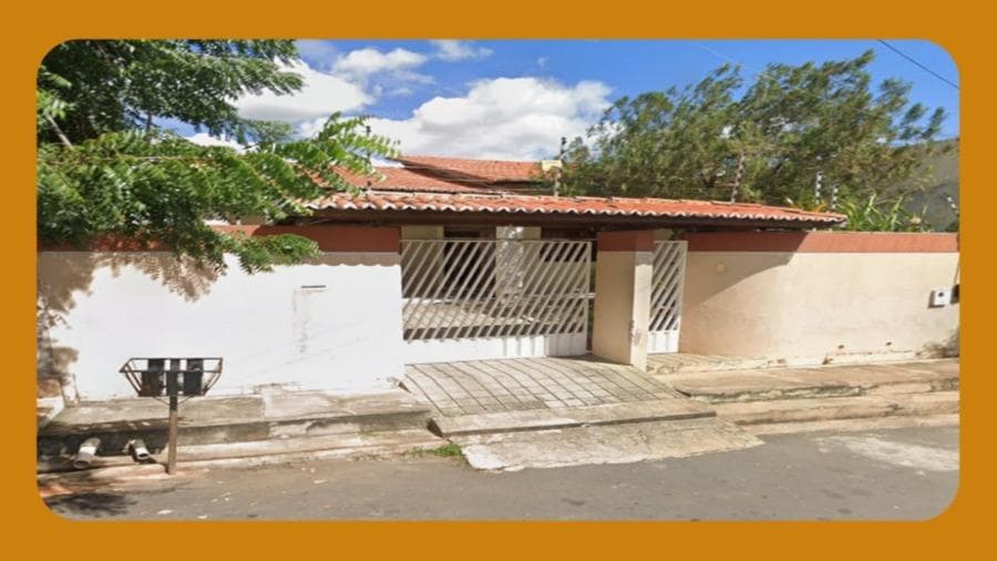 Foto 1 de 2: Casa em leilão em Juazeiro Do Norte - CE, bairro Betolândia — CASA RESIDENCIAL QUE CONSTITUÍ O LOTE 15, DA QUADRA U-2, DO LOTEAMENTO BRASÍLIA, LOCALIZADA NA RUA FRANCILIA MARIA MARTINS LOPES, Nº 383, BETOLÂNDIA JUAZEIRO DO NORTE/CE. ÁREA TOTAL DO TERRENO DE 450,00 M² E ÁREA CONSTRUÍDA DE 202,95 M².