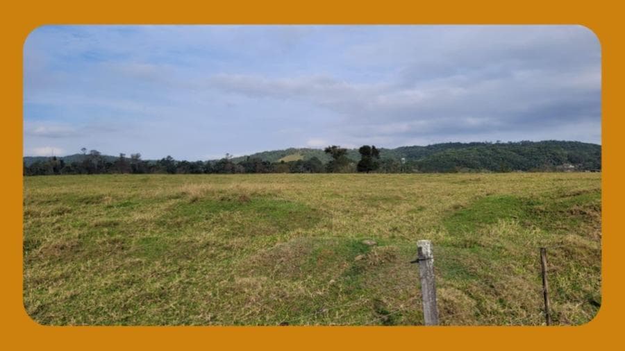 Foto 1 de 2: Terreno em leilão em Blumenau - SC, bairro Ponta Aguda — PEQUENO TERRENO NO BAIRRO PONTA AGUDA, LADO ÍMPAR DA RUA SILVANO CÂNDIDO DA SILVA SÊNIOR, BLUMENAU/SC, COM APENAS 12,92 M², SEM BENFEITORIAS.__