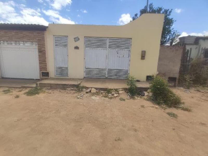 Casa em leilão em Iaçu - BA — LOTE 020 CASA - AREA PRIVATIVA (M²): 89,69 BAIRRO: CENTRO CIDADE: IACU-BA