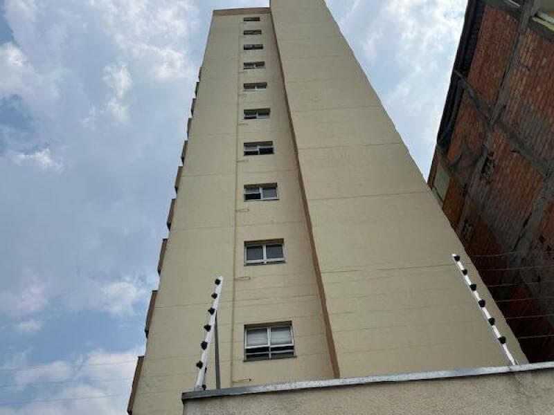 Apartamento em leilão em Embu Das Artes - SP, bairro Chacaras Caxingui — LOTE 458 Apartamento - AREA PRIVATIVA (M²): 50,73 BAIRRO: CHACARAS CAXINGUI CIDADE: EMBU DAS ARTES-S