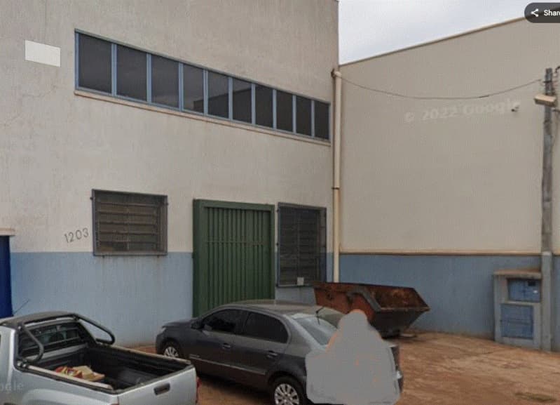 Foto 1 de 5: Terreno em leilão em Cravinhos - SP, bairro Setor Industrial — LOTE 001 BARRACÃO COMERCIAL com 473m² de construção frente para a Rodovia Anhanguera na cidade de Cr