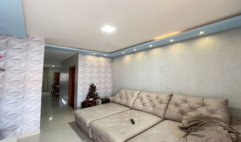 Foto 4 de 5: Casa em leilão em Ariquemes - RO — LOTE 001 CASA COM 360M² EM ARIQUEMES/RO - RESIDENCIA UNIFAMILIAR COM APROXIMADAMENTE 180m² - PARCELA