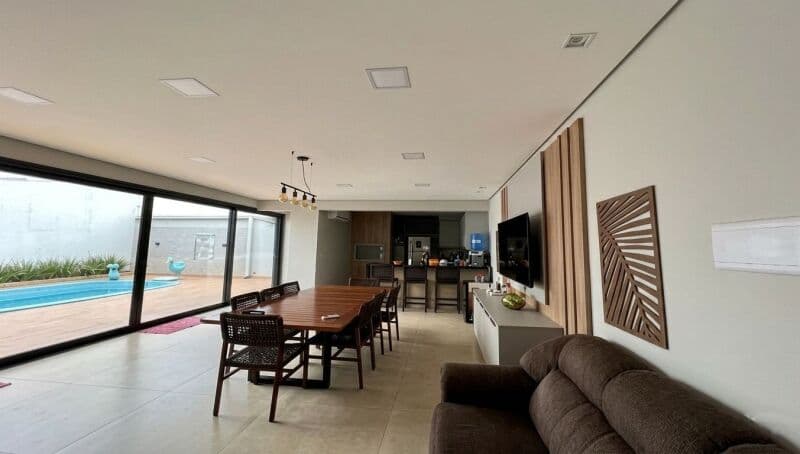 Foto 3 de 5: Casa em leilão em Ariquemes - RO — LOTE 001 CASA COM 360M² EM ARIQUEMES/RO - RESIDENCIA UNIFAMILIAR COM APROXIMADAMENTE 180m² - PARCELA
