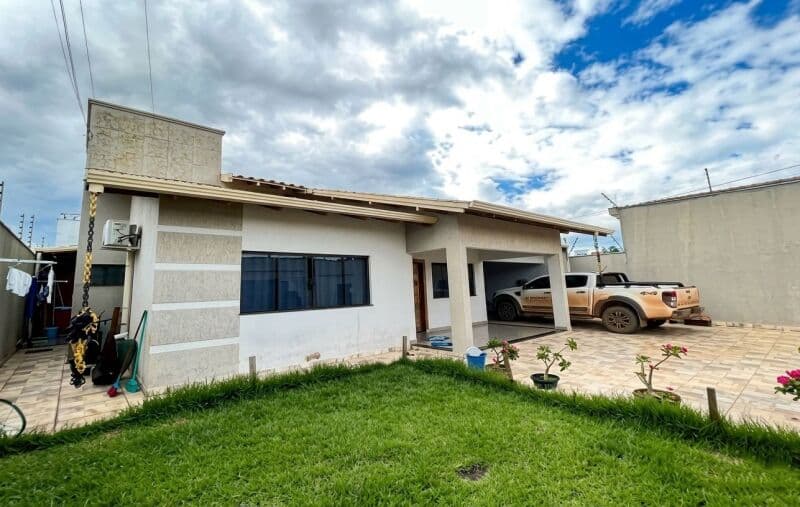 Foto 2 de 5: Casa em leilão em Ariquemes - RO — LOTE 001 CASA COM 360M² EM ARIQUEMES/RO - RESIDENCIA UNIFAMILIAR COM APROXIMADAMENTE 180m² - PARCELA