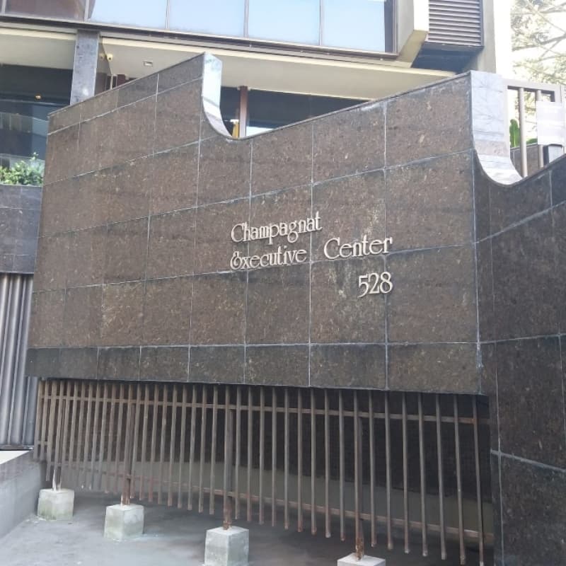 Comercial em leilão em Curitiba - PR, bairro Mercês — LOTE 001 SALA COMERCIAL COM 25,64m² NO Edifício Champagnat Executive Center EM CURITIBA - IMÓVEL DES