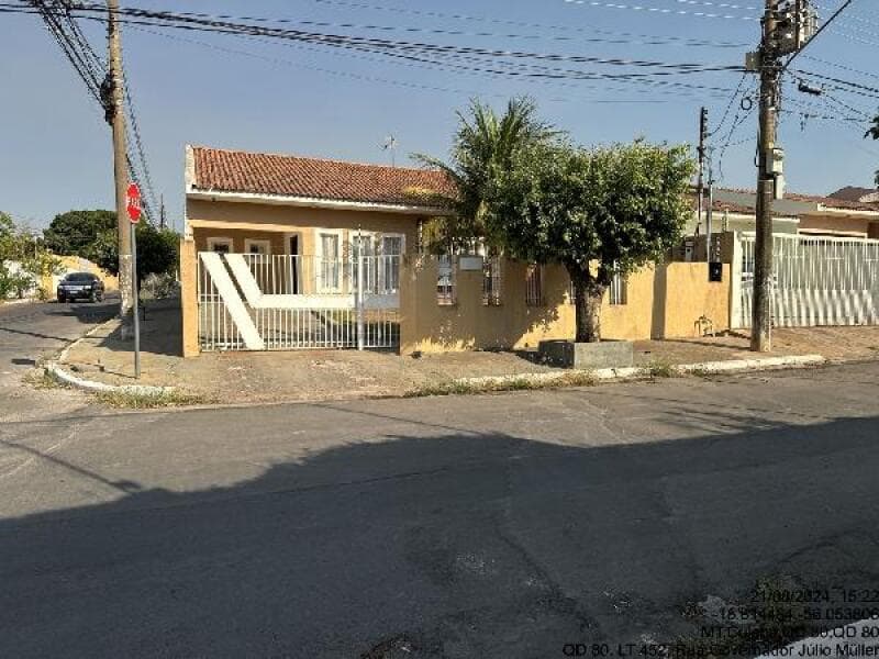 Casa em leilão em Cuiabá - MT — LOTE 182 IMÓVEIS CAIXA