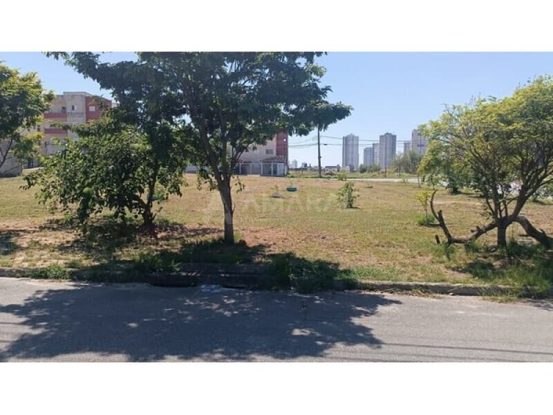 Foto 1 de 6: Terreno em leilão em Taubaté - SP, bairro Barranco — LOTE 003 Terreno de 300m² no Residencial Portal da Mantiqueira