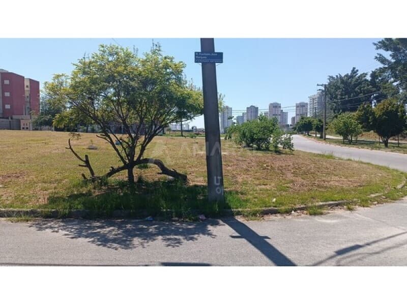 Foto 3 de 5: Terreno em leilão em Taubaté - SP, bairro Barranco — LOTE 004 Terreno de 312,87m² no Residencial Portal da Mantiqueira