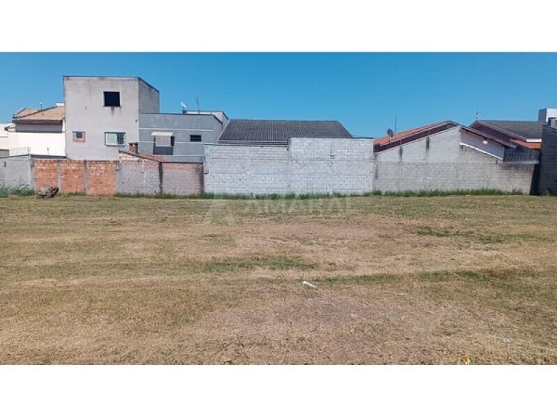 Foto 1 de 7: Terreno em leilão em Taubaté - SP, bairro Barranco — LOTE 010 Terreno de 300,00m² no Residencial Portal da Mantiqueira