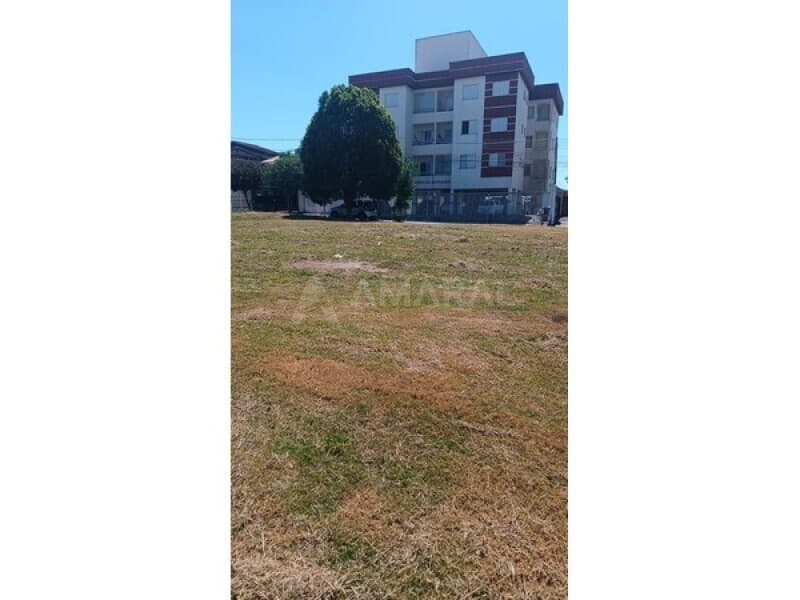 Foto 5 de 7: Terreno em leilão em Taubaté - SP, bairro Barranco — LOTE 010 Terreno de 300,00m² no Residencial Portal da Mantiqueira
