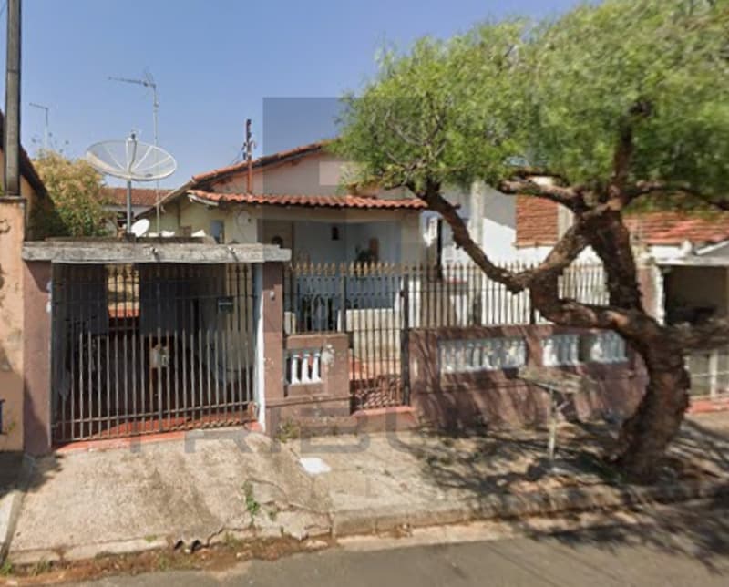 Terreno em leilão em Itapira - SP, bairro Vila Pereira — LOTE 001 Parte ideal de 33,33% de casa com edícula em Itapira