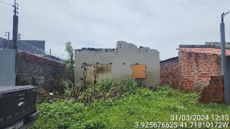 Casa em leilão em Piracuruca - PI — LOTE 221 BAIXA DA EMA