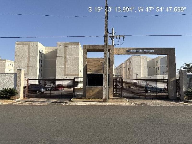 Apartamento em leilão em Uberaba - MG, bairro Vila Arquelaú — LOTE 170 COND RES VENEZA