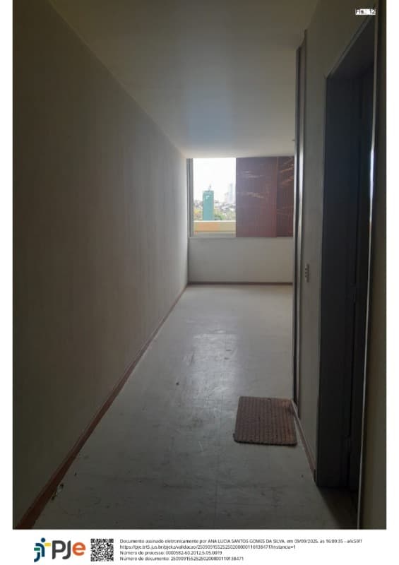 Foto 12 de 18: Comercial em leilão em Salvador - BA — LOTE 001 Sala - Centro Empresarial Iguatemi