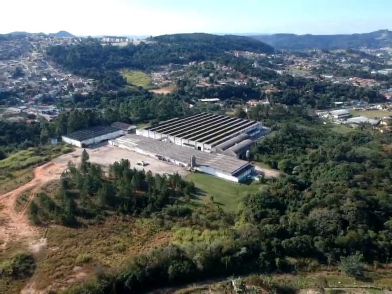 Foto 1 de 9: Terreno em leilão em Mairinque - SP — LOTE 001 Terreno com 92.797,46 metros quadrados e galpão na Rodovia Raposo tavares