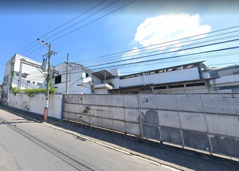 Foto 1 de 5: Comercial em leilão em Nilópolis - RJ — LOTE 001 GALPÃO EM NILÓPOLIS