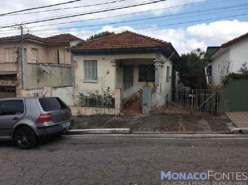 Casa em leilão em São Paulo - SP, bairro Vila Londrina — LOTE 001 Casa e terreno com A.T. 276m², edícula, Cangaíba, São Paulo/SP