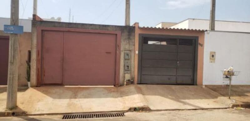Terreno em leilão em Iracemápolis - SP — LOTE 001 Terreno com 2 prédios residenciais, A.T. 200m², Kemp, Iracemápolis/SP