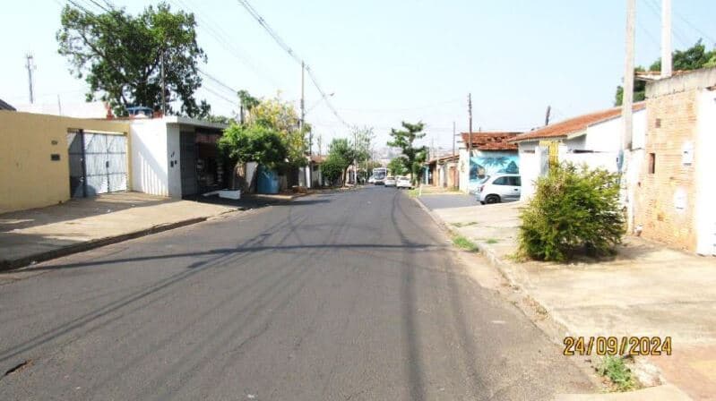 Foto 2 de 10: Terreno em leilão em Bauru - SP — LOTE 001 Terreno com A.T. 168m², A.C. 104m², casa unifamiliar e comercial, Pq. Santa Edwiges, Bauru/