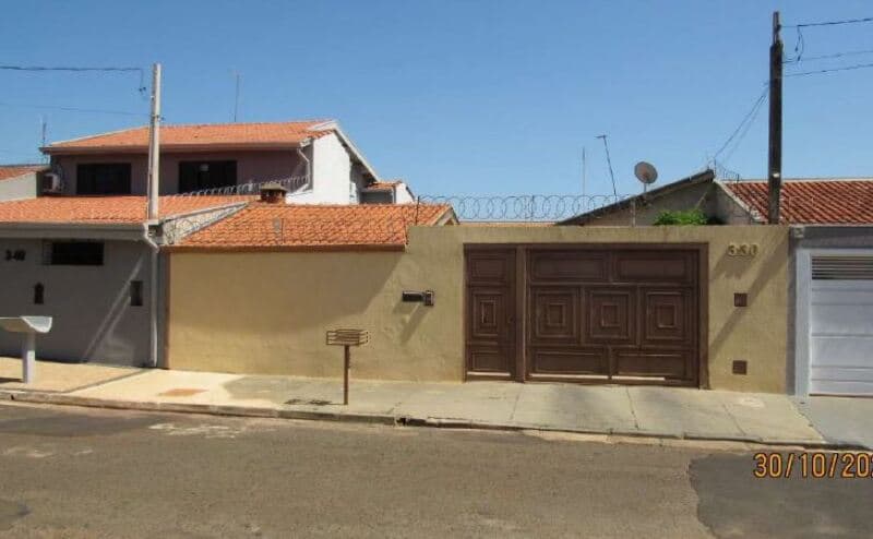 Foto 1 de 15: Casa em leilão em Bauru - SP, bairro Vila Pacífico — LOTE 001 Imóvel Residencial com A.C. 182m², A.T. 304m², piscina, Vila Pacífico, Bauru/SP