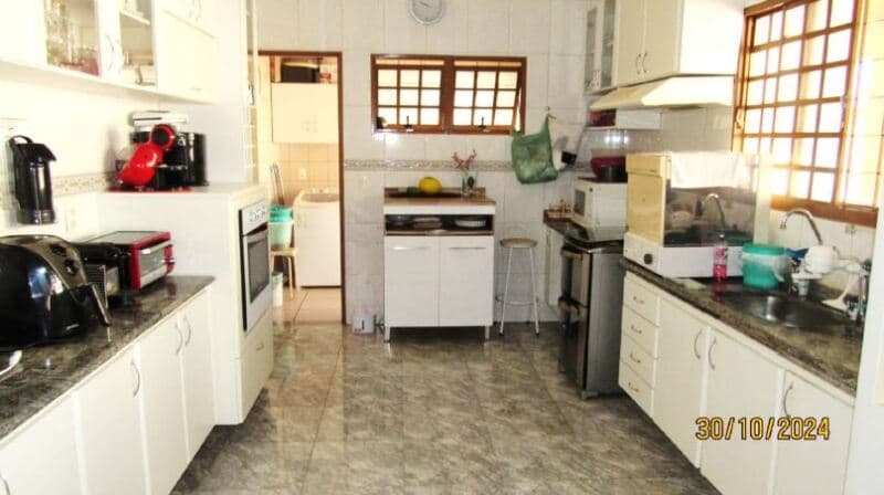 Foto 8 de 15: Casa em leilão em Bauru - SP, bairro Vila Pacífico — LOTE 001 Imóvel Residencial com A.C. 182m², A.T. 304m², piscina, Vila Pacífico, Bauru/SP