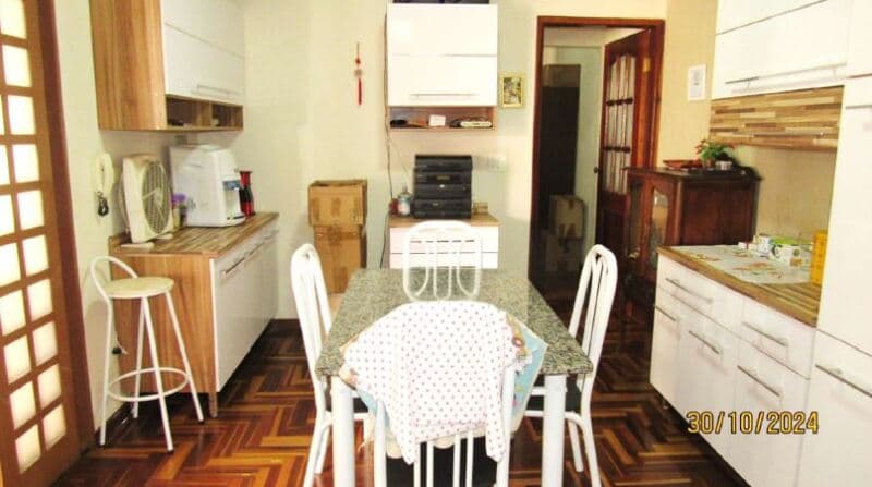 Foto 10 de 15: Casa em leilão em Bauru - SP, bairro Vila Pacífico — LOTE 001 Imóvel Residencial com A.C. 182m², A.T. 304m², piscina, Vila Pacífico, Bauru/SP