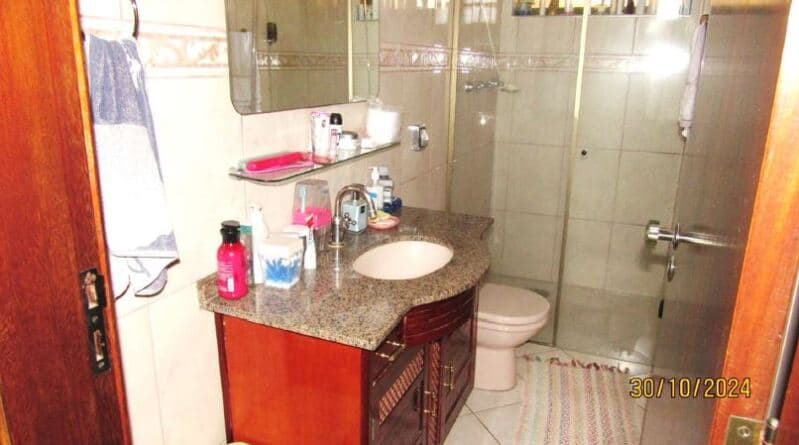 Foto 12 de 15: Casa em leilão em Bauru - SP, bairro Vila Pacífico — LOTE 001 Imóvel Residencial com A.C. 182m², A.T. 304m², piscina, Vila Pacífico, Bauru/SP