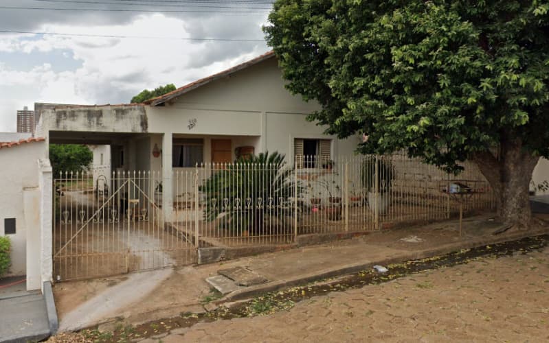 Casa em leilão em Presidente Venceslau - SP — LOTE 005 CASA COM ÁREA DE 399 M² EM PRESIDENTE VENCESLAU/SP