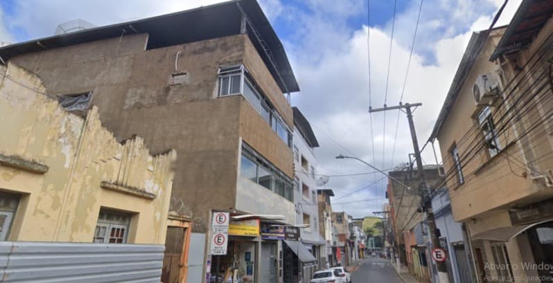 Apartamento em leilão em Ubá - MG, bairro Centro — LOTE 002 Apartamento 311,31 m2 - Centro - Ubá/MG