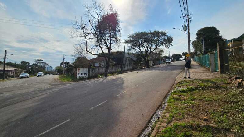 Foto 2 de 4: Terreno em leilão em Passo Fundo - RS, bairro Lucas Araújo — LOTE 001 Um terreno urbano, com área de 271,8950m² , com uma casa de madeira.