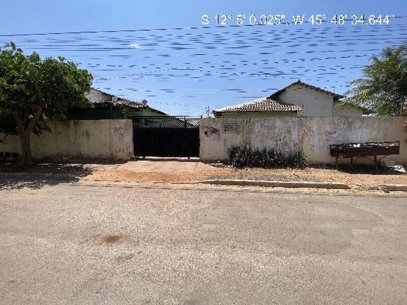 Casa em leilão em Luís Eduardo Magalhães - BA — LOTE 025 Casa