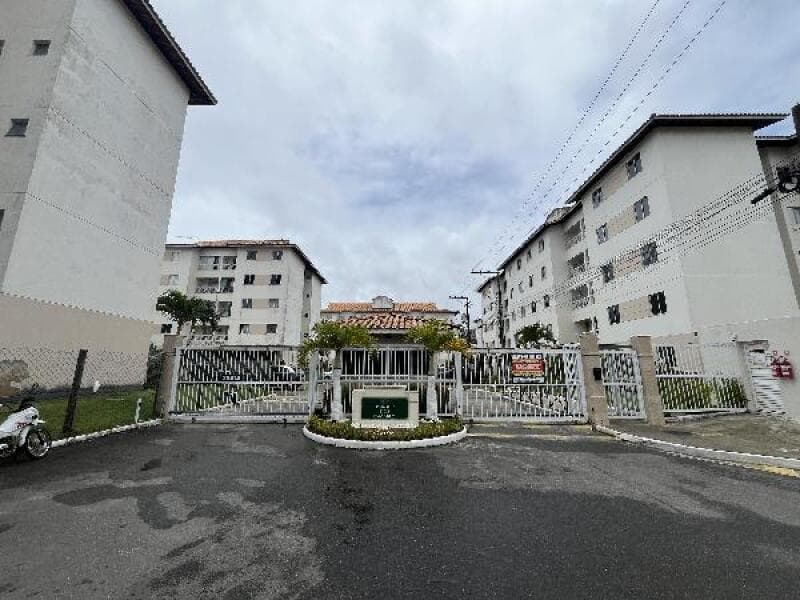 Apartamento em leilão em Camaçari - BA, bairro Catu de Abrantes — LOTE 024 Apartamento