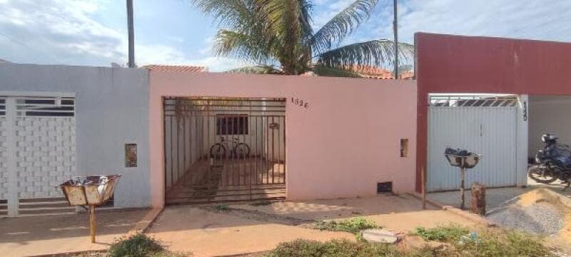 Casa em leilão em Luís Eduardo Magalhães - BA, bairro Jardim das Acácias — LOTE 034 Casa
