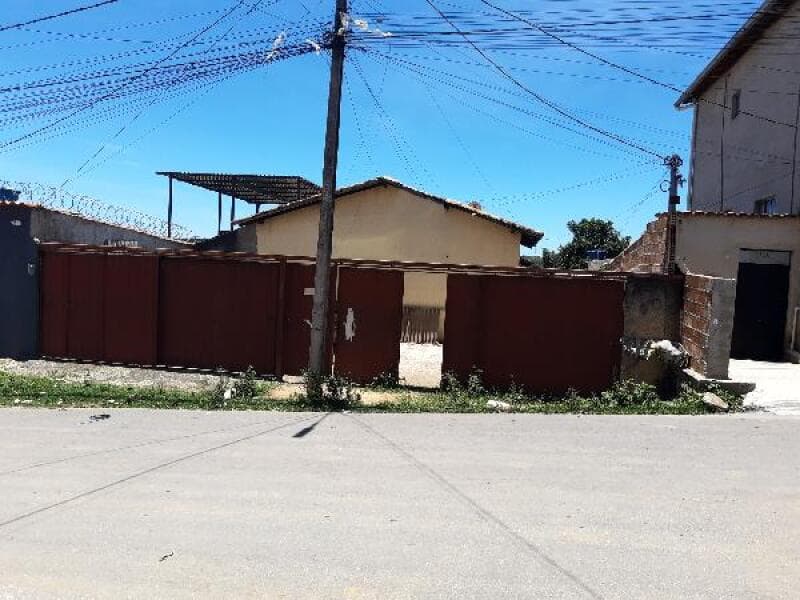 Casa em leilão em Esmeraldas - MG, bairro Santa Cecilia — LOTE 137 Casa