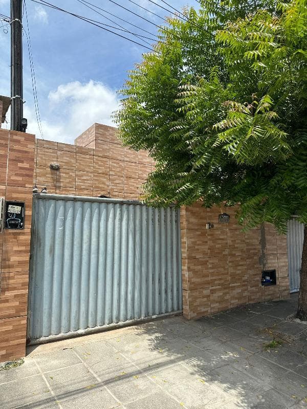 Casa em leilão em Santa Rita - PB — LOTE 195 Casa