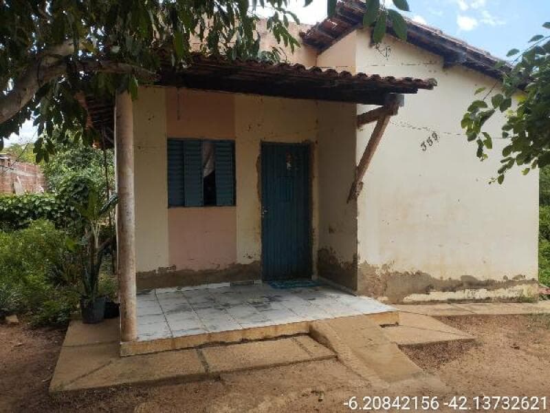 Casa em leilão em Elesbão Veloso - PI, bairro Centro — LOTE 181 Casa