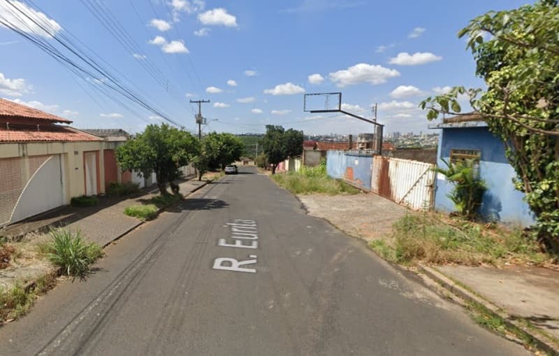 Terreno em leilão em Uberlândia - MG — LOTE 001 TERRENO COM A ÁREA DE 360,00M² SITUADO NA RUA EURITA, BAIRRO DONA ZULMIRA, EM UBERLÂNDIA