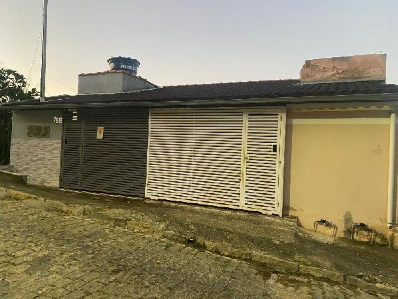 Casa em leilão em Leopoldina - MG — LOTE 170 Casa