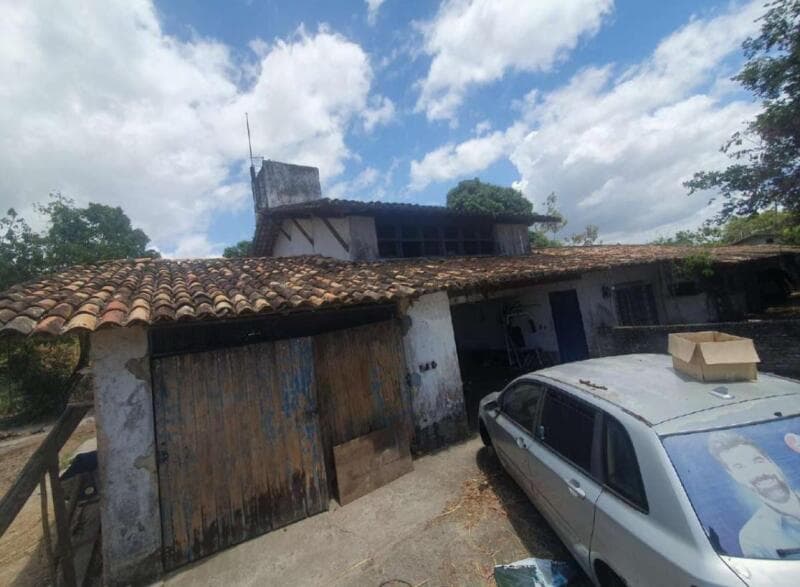 Foto 3 de 9: Casa em leilão em Lauro De Freitas - BA — LOTE 001 UM IMÓVEL COM ÁREA TOTAL: 9.898,50 M², NO CONDOMINÍO CHÁCARA DO RIO JOANES - LAURO DE FREIT