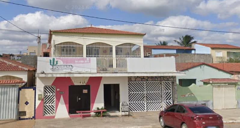 Terreno em leilão em Parelhas - RN, bairro Dinarte Mariz — LOTE 002 Instalações para pousada c/ 323m², Rua Padre Bento, 645, Parelhas/RN